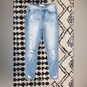 KanCan light wash distressed skinny jeans